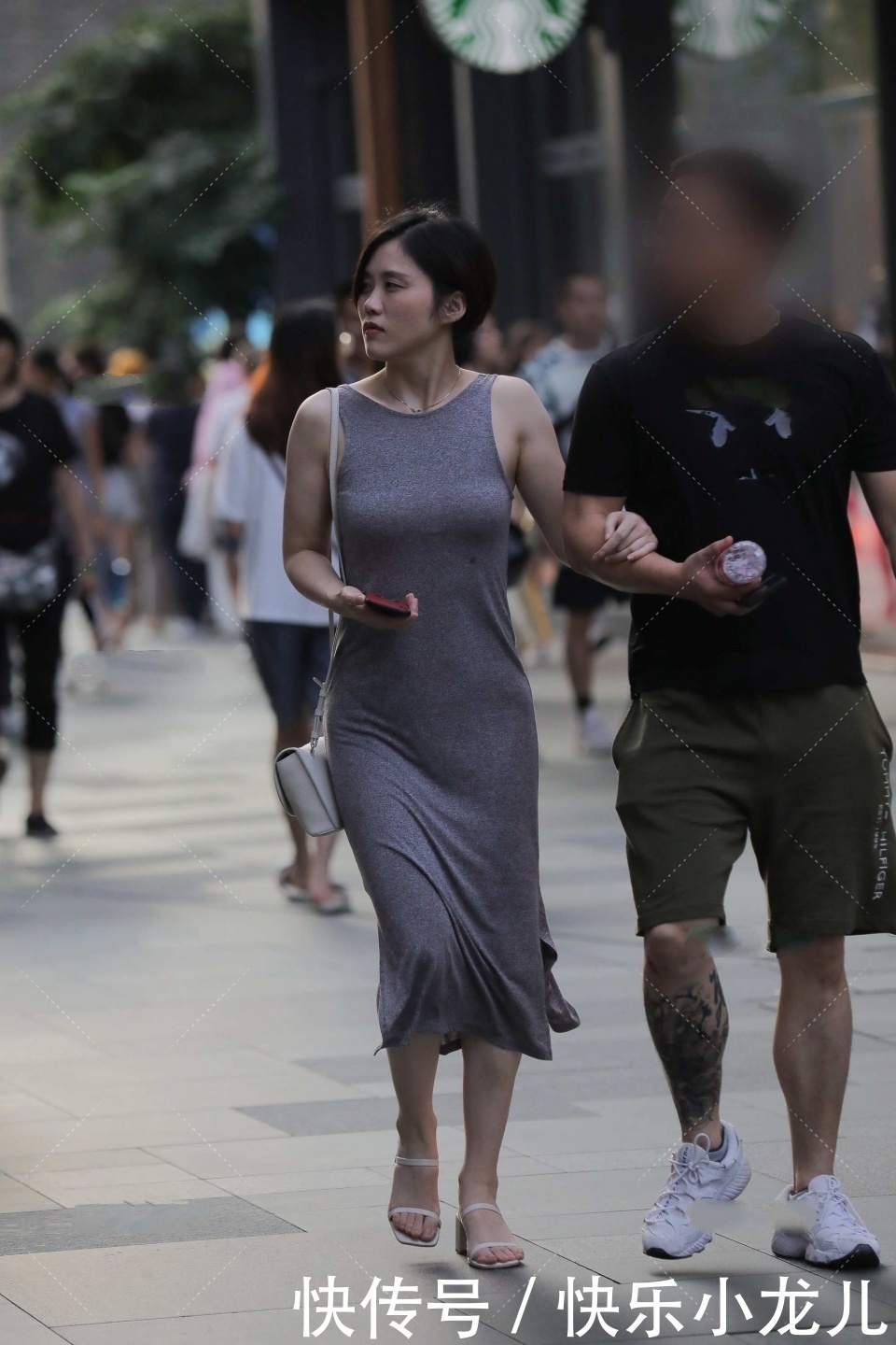 莫代尔 长款莫达尔修身裙,时髦洋气,后背独特式设计,更显好看身材