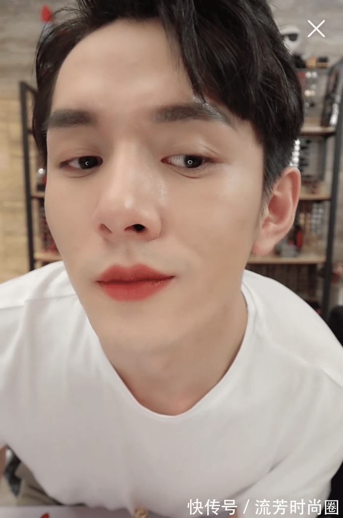 哑光 李佳琦推荐这款口红:效果碾压阿玛尼,如今却摆在超市无人问津