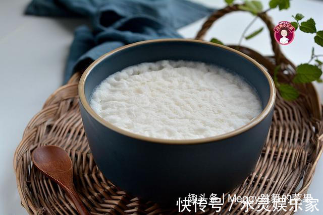 想要猪油熬得洁白，可别小看这碗凉水，熬得又快还有清香味