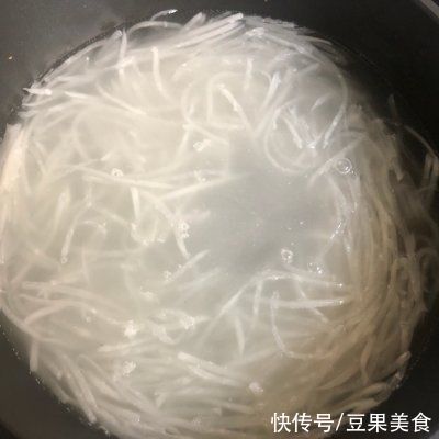 暖胃又养生,一次吃三大碗都不过瘾的虾丸萝卜丝汤