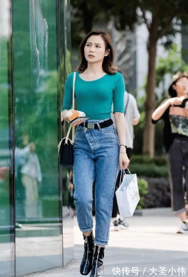 高级感|美女街拍:“女总裁”姐姐散发着高级感,好想跟她谈恋爱,想想都是美好的