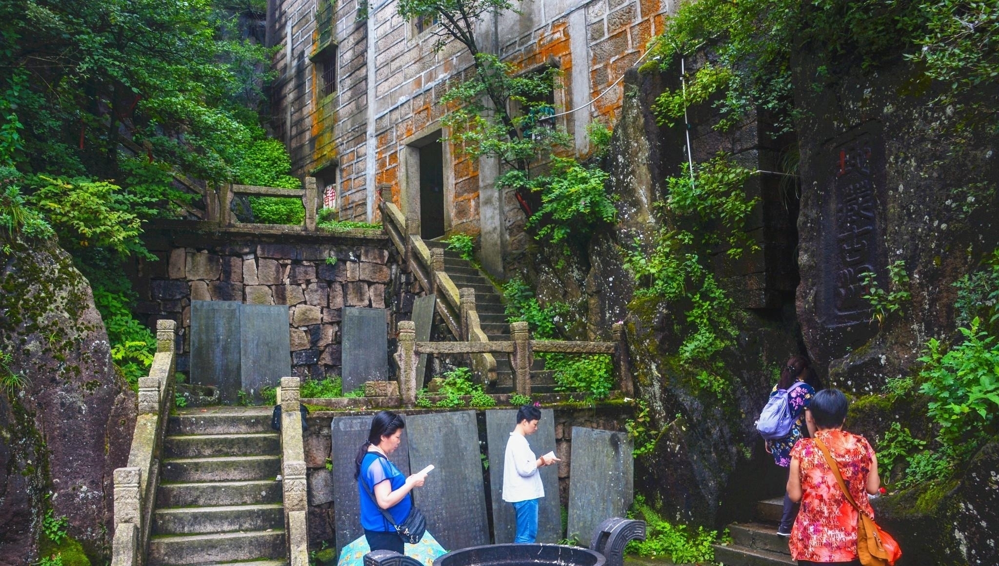 寺庙|地藏王菩萨真身修行处,1306米山巅的寺庙,建成年代至今成谜