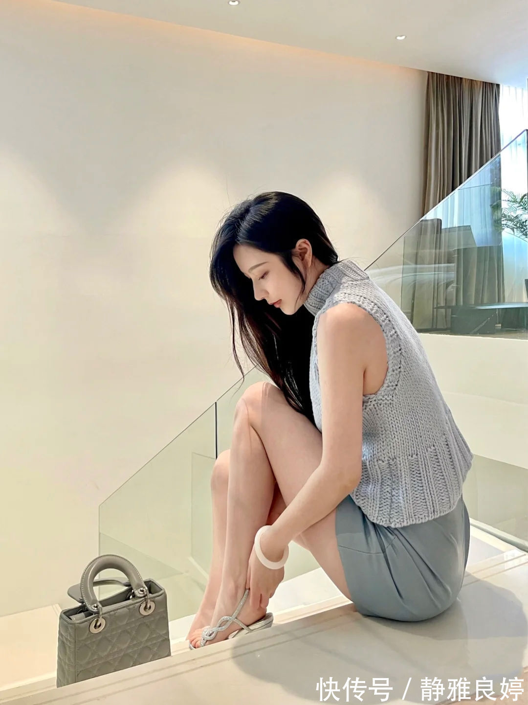 半身裙|包臀裙+无袖针织穿搭,春夏的穿搭,既凉爽又温柔性感