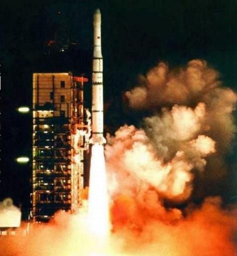 百年瞬间丨“亚洲一号”卫星成功发射