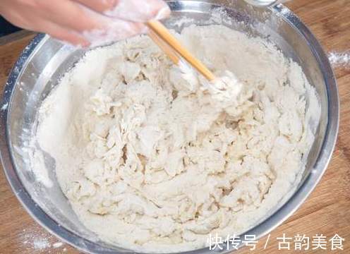 关键|冬天要想蒸馒头,发面是关键,掌握2个小窍门,半小时发满一盆面