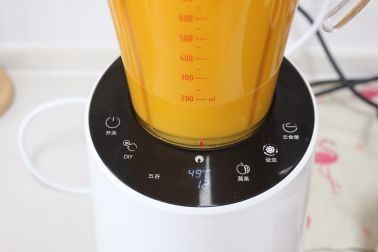 还在排队买豆浆？自己在家做一份南瓜小米糊，细腻还好喝