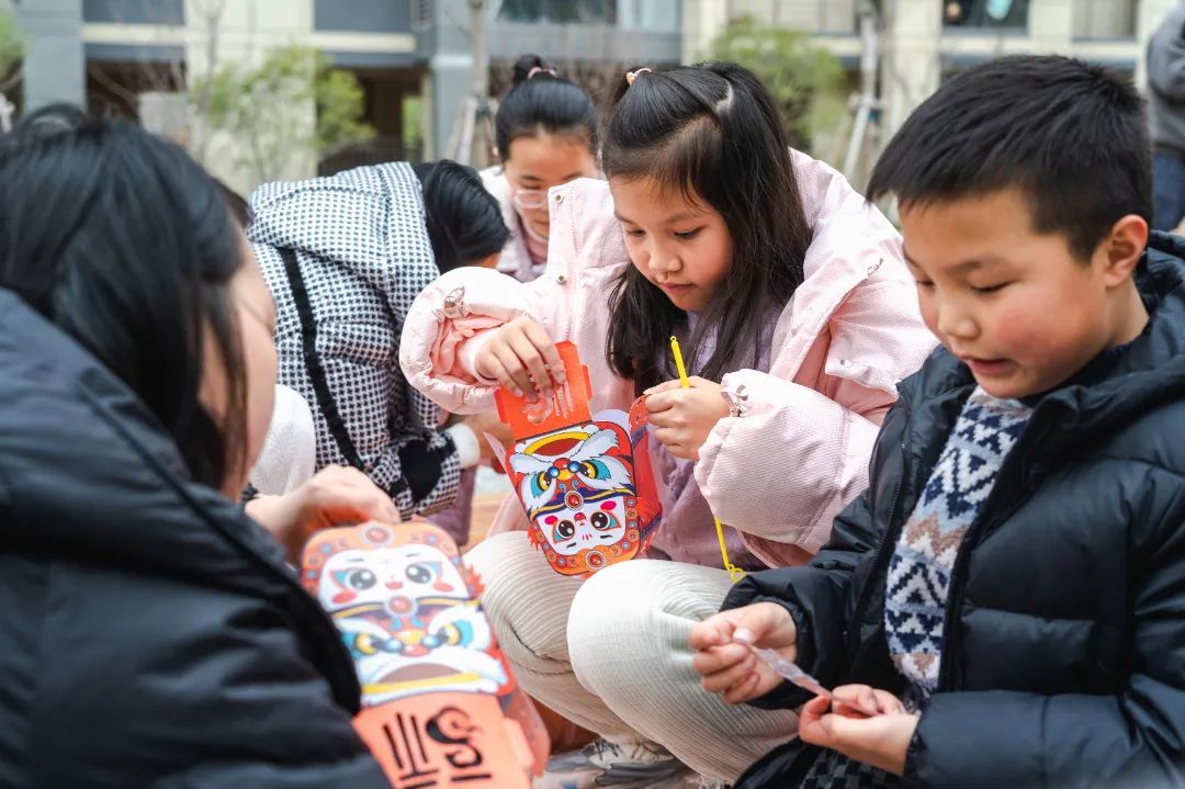 垃圾分类入灯谜，绿色环保“闹”元宵