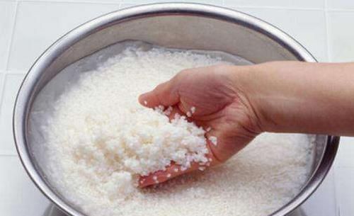 毛巾用久了又臭又滑,聪明人用这几种东西清洗,干净得跟新买一样