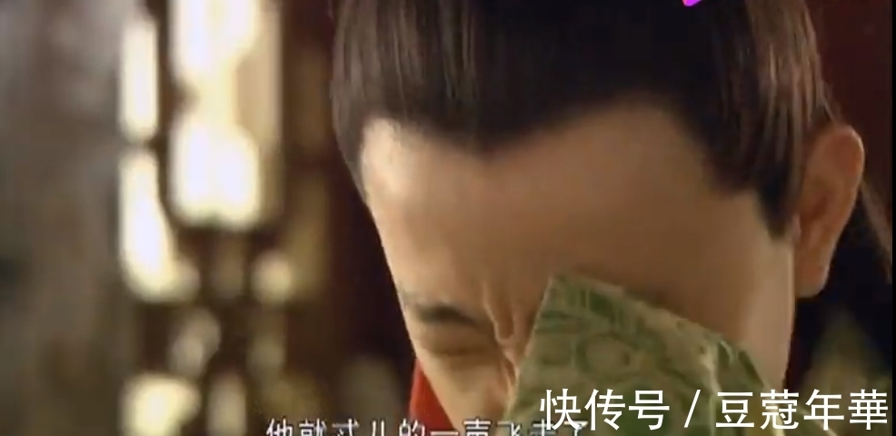 含丹$同样是“宝玉看呆宝钗”,老版宝黛钗太可爱,新版像大型宫斗现场