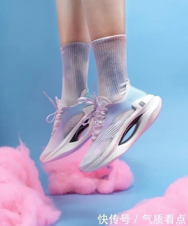 curry8 库里8与跑鞋共底的设计,究竟是创新还是失误?