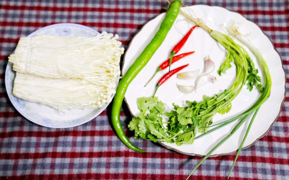 金针菇次吃法，大人孩子都爱吃，烤一烤就出锅，香气四溢