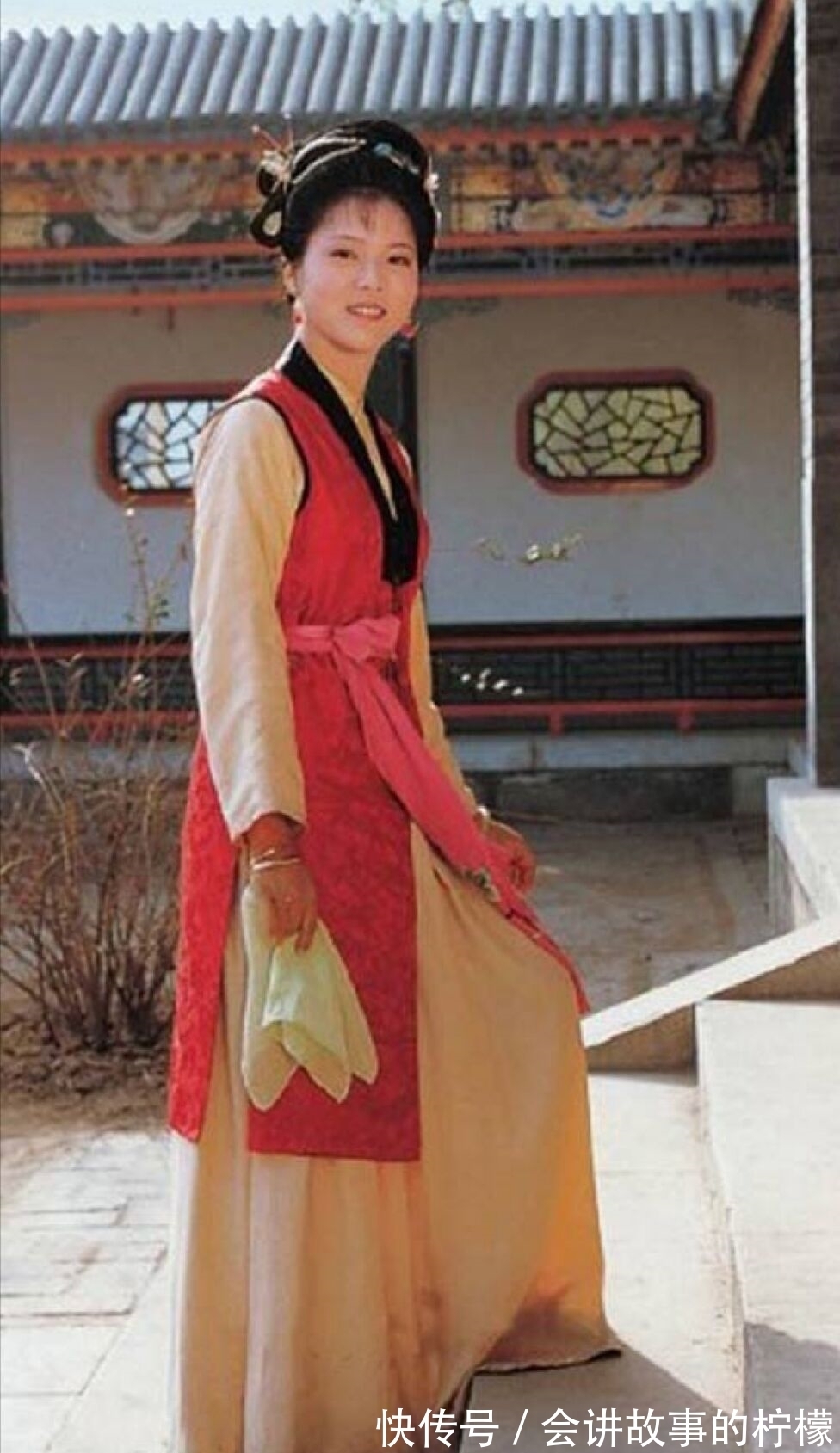 玉钏儿&袭人是怡红院第一丫环,为何贾政替宝玉挑选侍妾,却从没考虑她?