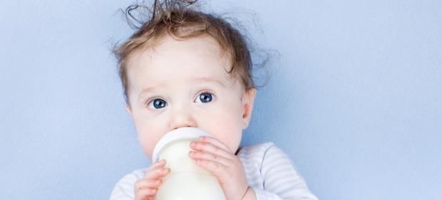 母乳亲|用奶瓶喂和母乳亲喂有什么不同？看过区别，答案显而易见