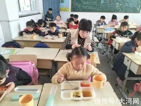 全校|中牟县新圃街小学：提升配餐质量水平 保障学生用餐安全