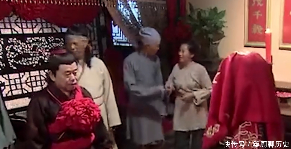 古人说:“李下不整冠,瓜地不系鞋”,是何意?做人要有眼力见