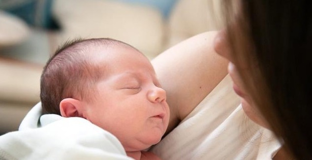 睡眠质量|婴儿睡觉时总是满床打滚,背后原因在这里,父母别忽视了!