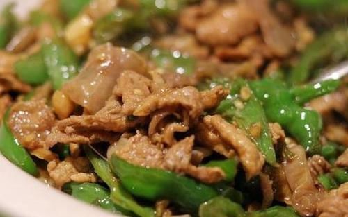 朋友们|不管炒什么肉,总是会粘锅?大厨:学会3个技巧,肉更鲜嫩不粘锅