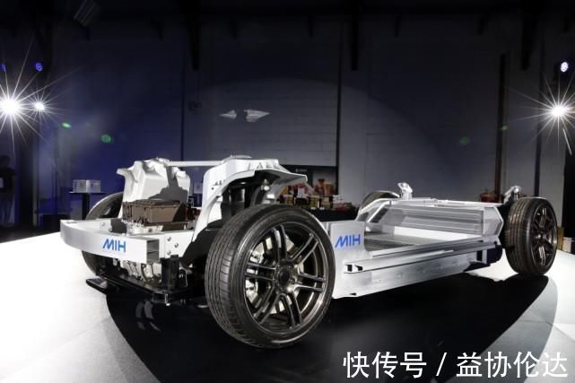 suv|富士康首款纯电SUV曝光,网友:什么人都能造车了吗?