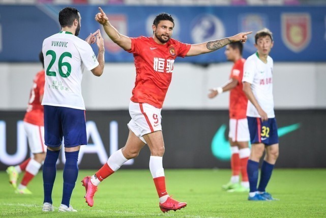 上港|帽子戲法，紀錄加4，11球高居射手榜首，這樣的艾克森不被上港待見