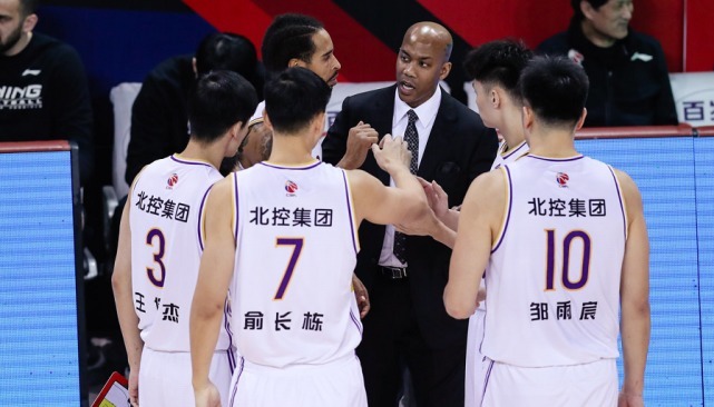 马布里|正式确定!CBA顶级外援被球队裁掉,马布里下狠心