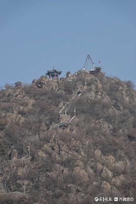 建设|遥望华山山顶，项目建设仍在进行