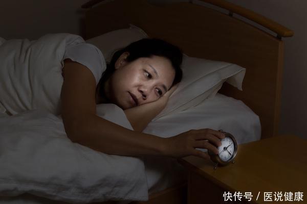 患者|糖尿病靠近,睡觉时常常有4个标志,若你有,提示你该控糖了!