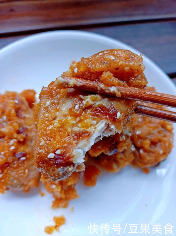 家常菜|#巨下饭的家常菜#金沙咸蛋黄鸡翅