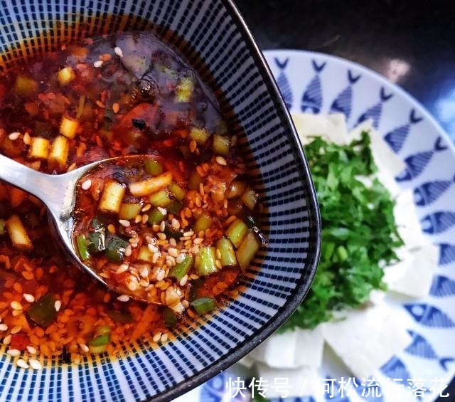 黑豆豆腐|蘸汁黑豆腐，低脂清爽，简直不要太好吃！