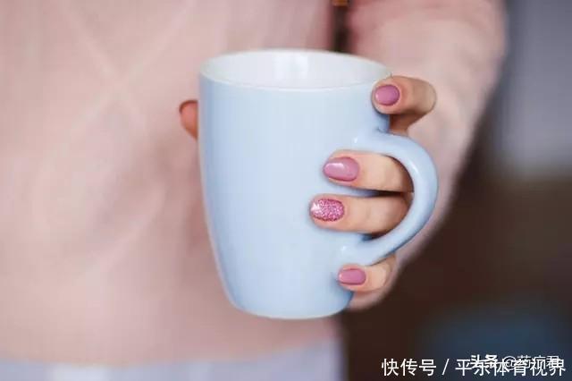 早晨空腹喝水很养生?专家提醒:3点不注意,喝了也是白喝!