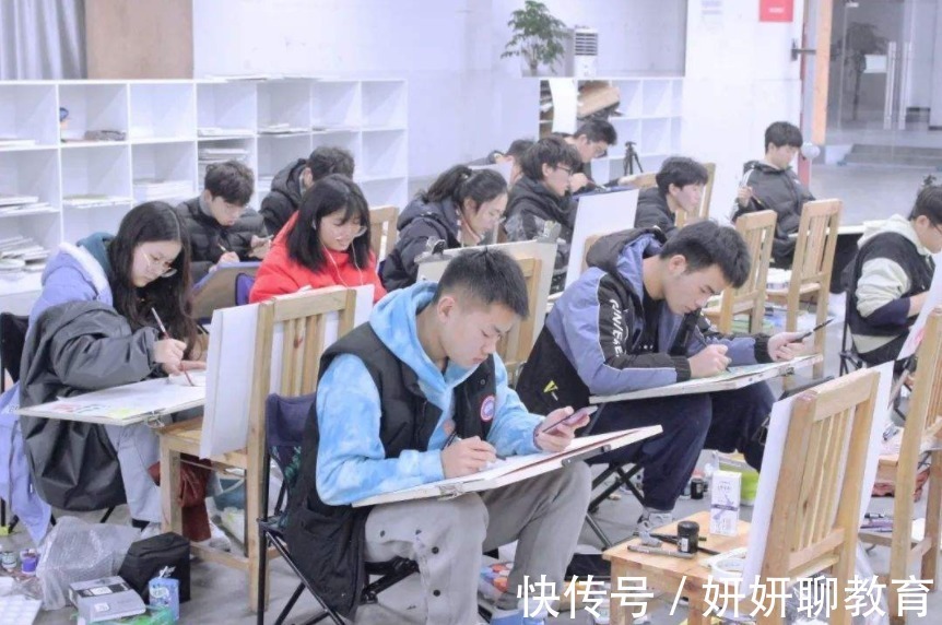 贾玲！美术生画贾玲素描头像，被网友称为“灵魂画师”，直言赶紧换专业