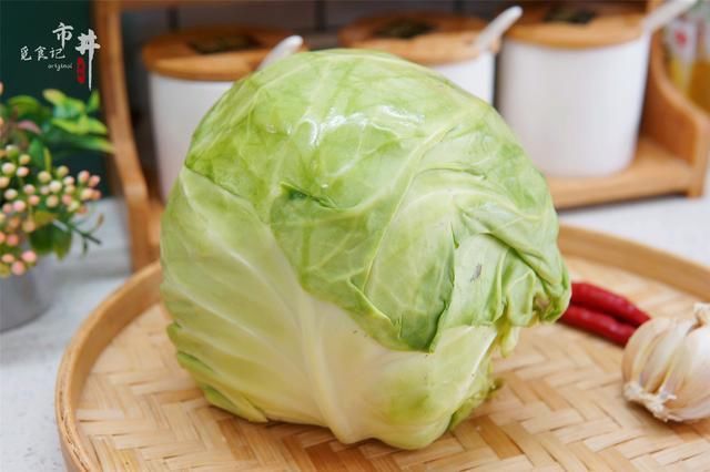 包菜|大热天，不拍黄瓜不腌萝卜，这菜凉拌吃贼香，清脆爽口，省事好吃