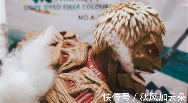 自制版|进击的巨人自制版铠巨手办，盔甲与表情还原，棉絮代替蒸汽有创意
