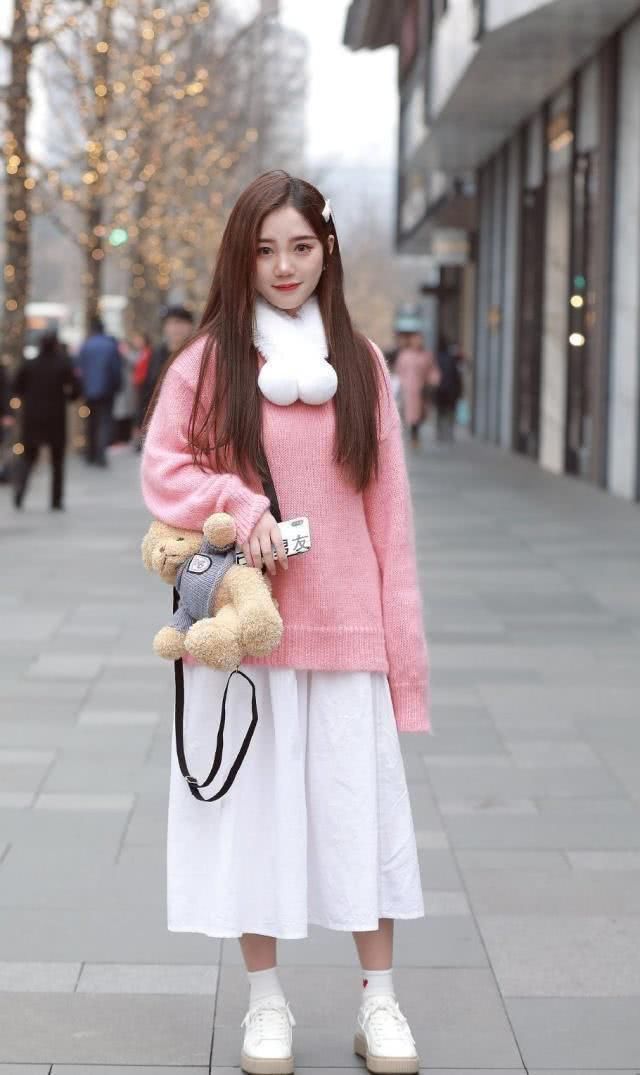 漂亮|漂亮大方的裙子搭配女人味十足，简洁唯美也让你更加的自信
