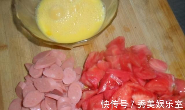 玉米淀粉|教你在家做爆好吃的番茄火腿鸡蛋烩饭，5分钟快手餐，赶紧收藏