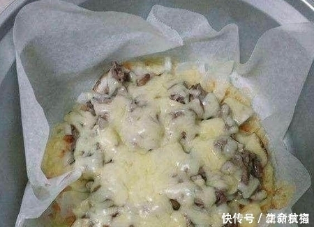 a1687|老公把鸡蛋打进电饭锅和米一起煮, 15分钟后,锅都被家人舔干净了