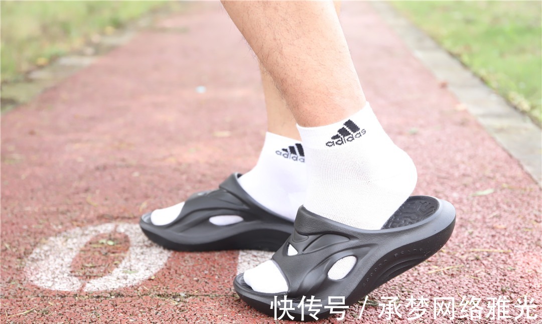 鞋底|咕咚运动舒缓拖鞋,真正的踩屎感,极致舒缓双脚