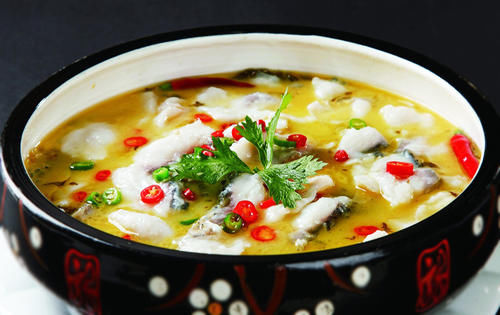  自来水|冬天到了，在家来一锅热气腾腾的酸菜鱼，鱼片滑嫩，酸菜爽口