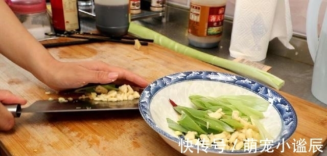 蒸豆角好吃有诀窍，用婆婆几十年的老方法，蒸两锅不够吃，太香了