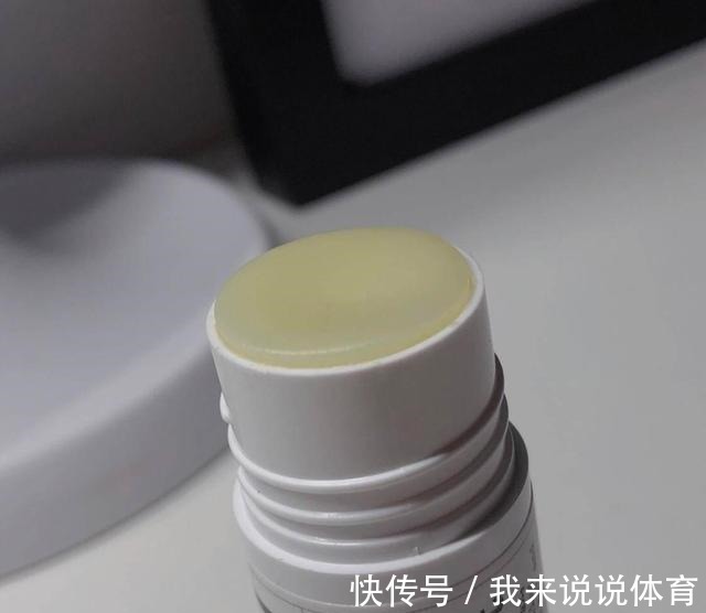润唇膏|总有一些很微小的细节,比外形更能决定我们的气质!