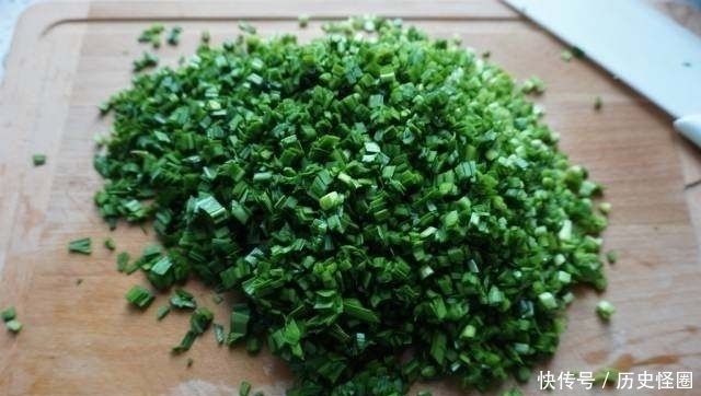 馅饼|家常菜:韭菜鸡蛋馅饼每一口都有鲜嫩劲儿