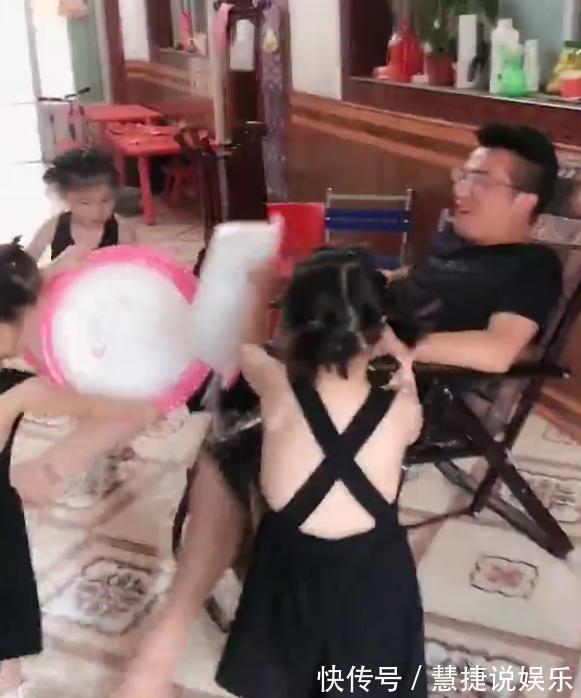 小棉袄|4个女儿给爸爸洗脚,爸爸本以为达到人生巅峰,下一秒便跌入谷底