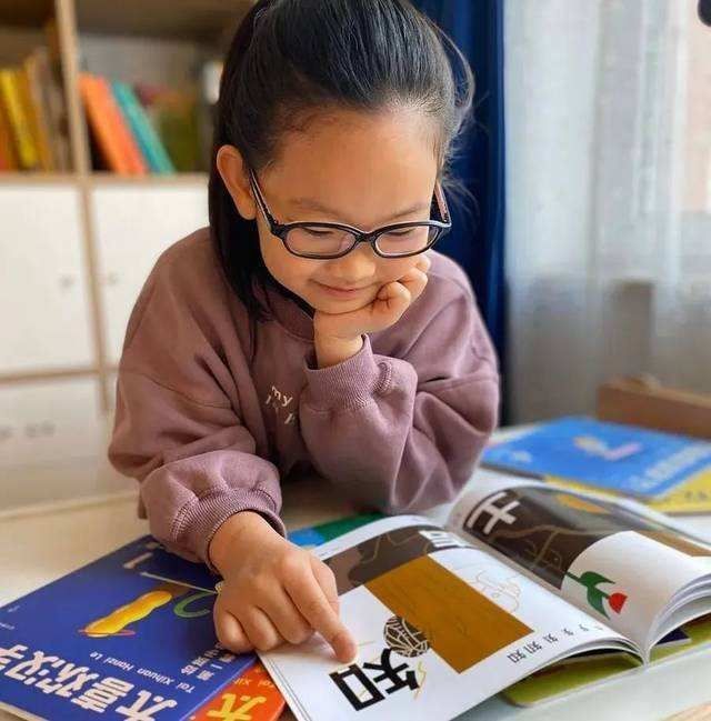 睡眠时间|6岁孩子睡觉前,父母若能坚持做这件事,娃的记忆和大脑发育更好