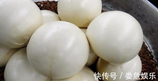 发面时，万万不可只加酵母！多加3样，9分钟溢盆，馒头又香又软