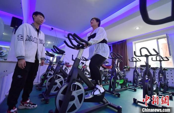 付那|400斤超胖女孩9个月减180斤立志成为减肥健身博主