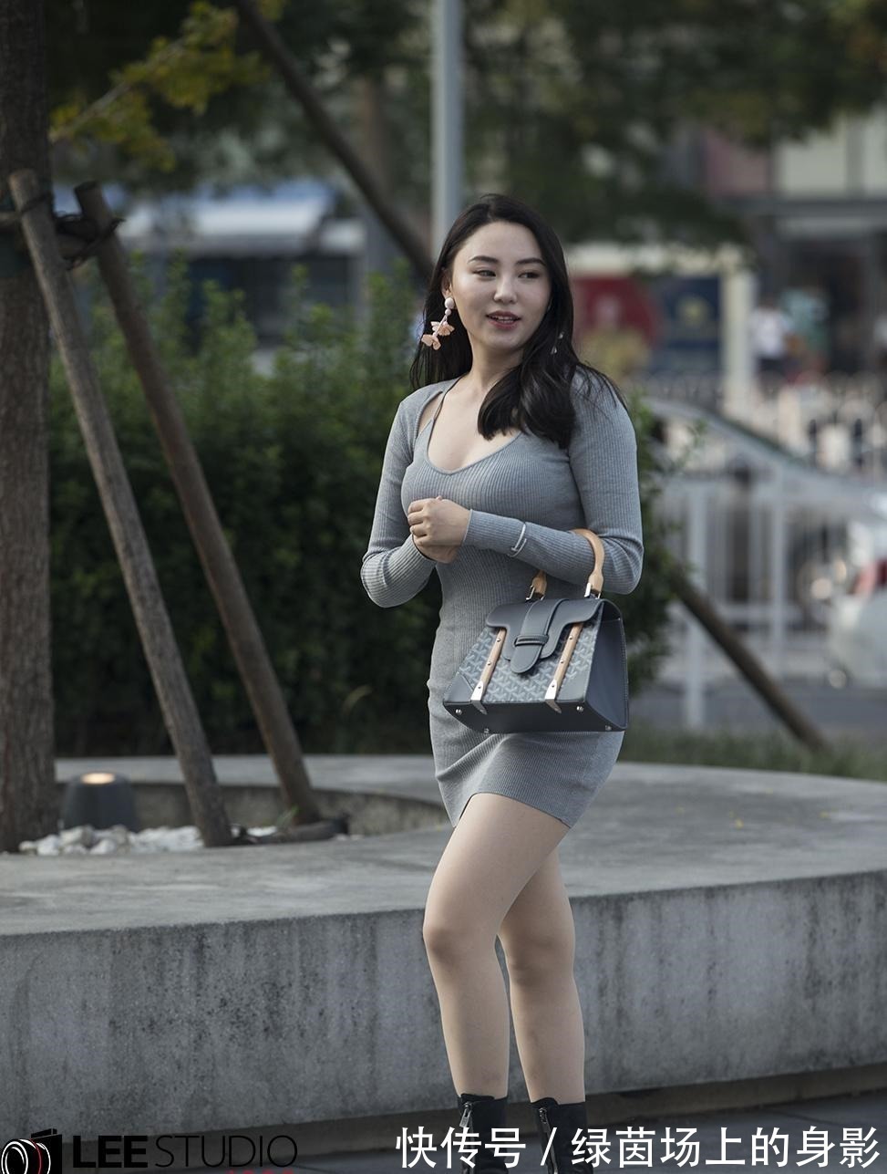 春夏秋冬 这双短靴一年四季姑娘们都在穿, 可见姑娘们对它的喜爱程度!