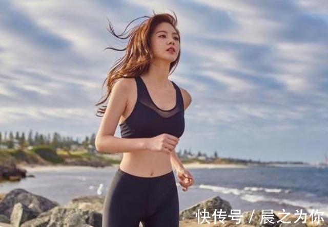 凹凸有致|95后美女因一张晨跑照“走红”，身材凹凸有致，网友：太吸睛