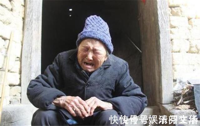父母|“宁愿养条狗,也不会养你们”,不孝女的这番话,却得到众人支持