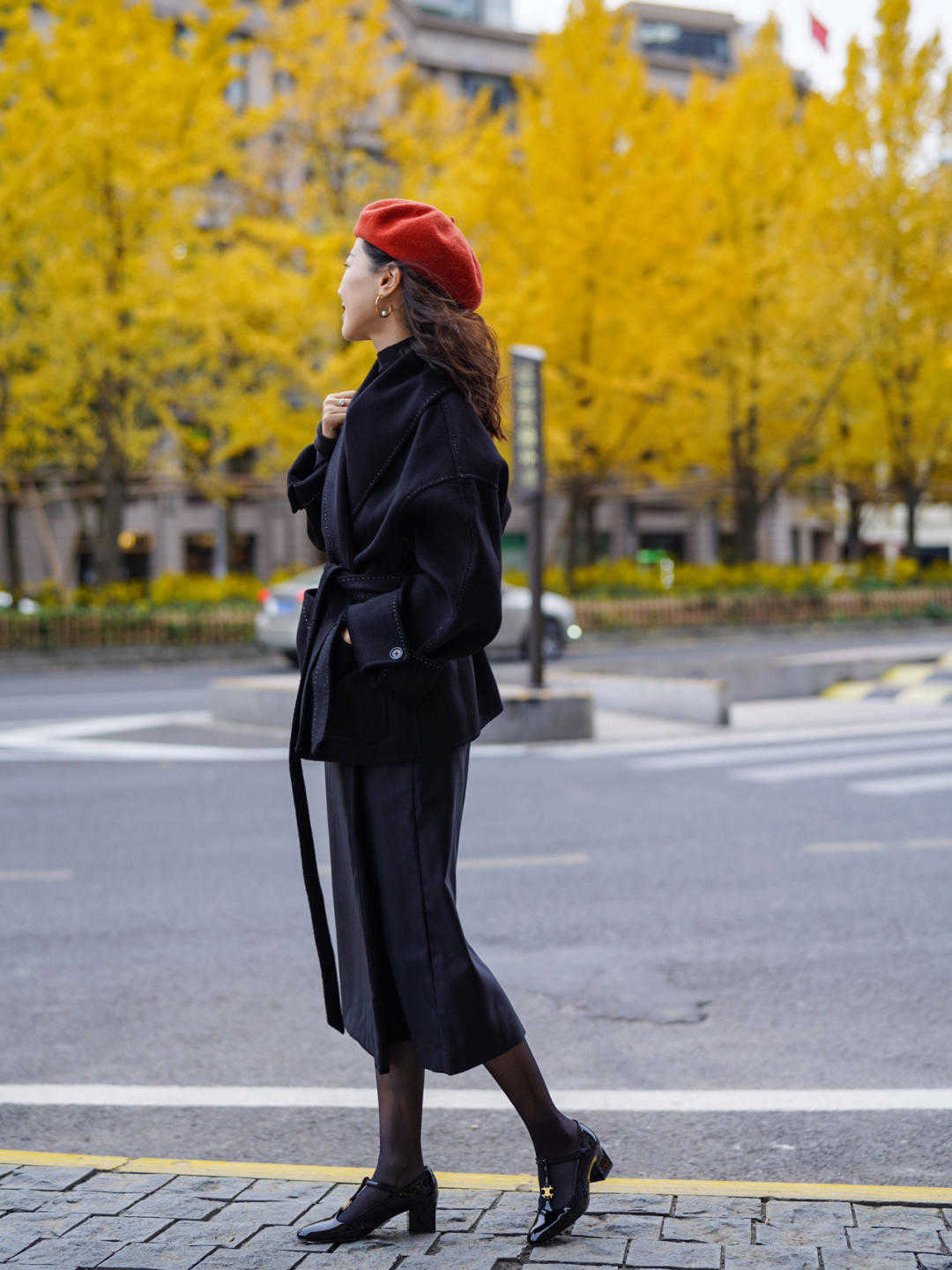 上身|还在为选下装而发愁吗?别愁了!用裙装配黑丝,上身效果美翻了