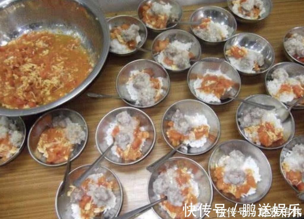 孩子|孩子在幼儿园饭量增大,看到老师拍的午餐照后,妈妈备受打击