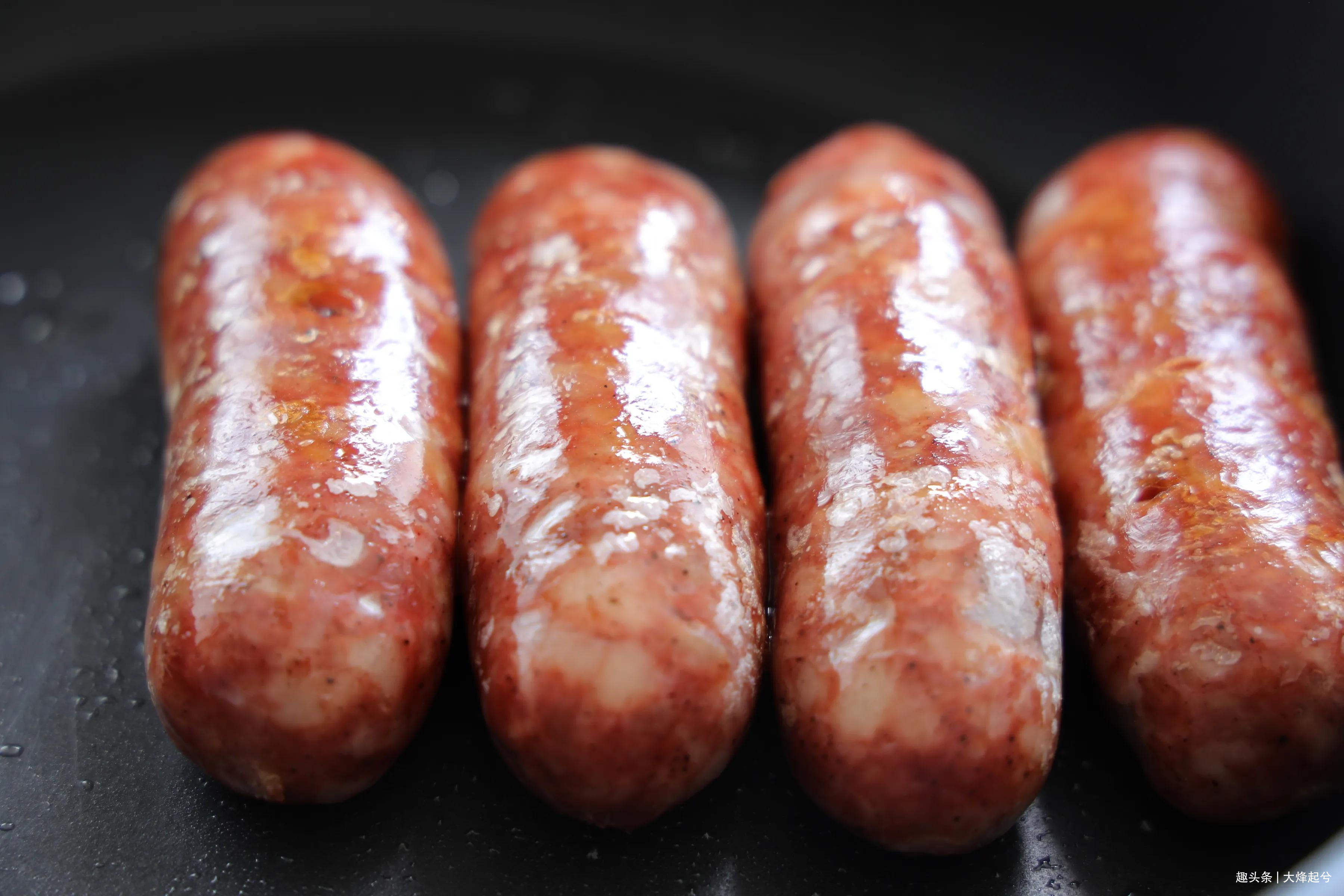 自制脆皮肠，纯肉馅儿吃起来太过瘾了，在家做无添加才健康！